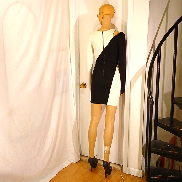 🔥 NWOT Alice + Olivia Black & White Colorblock Open shoulder Dress - Picture 7 of 14